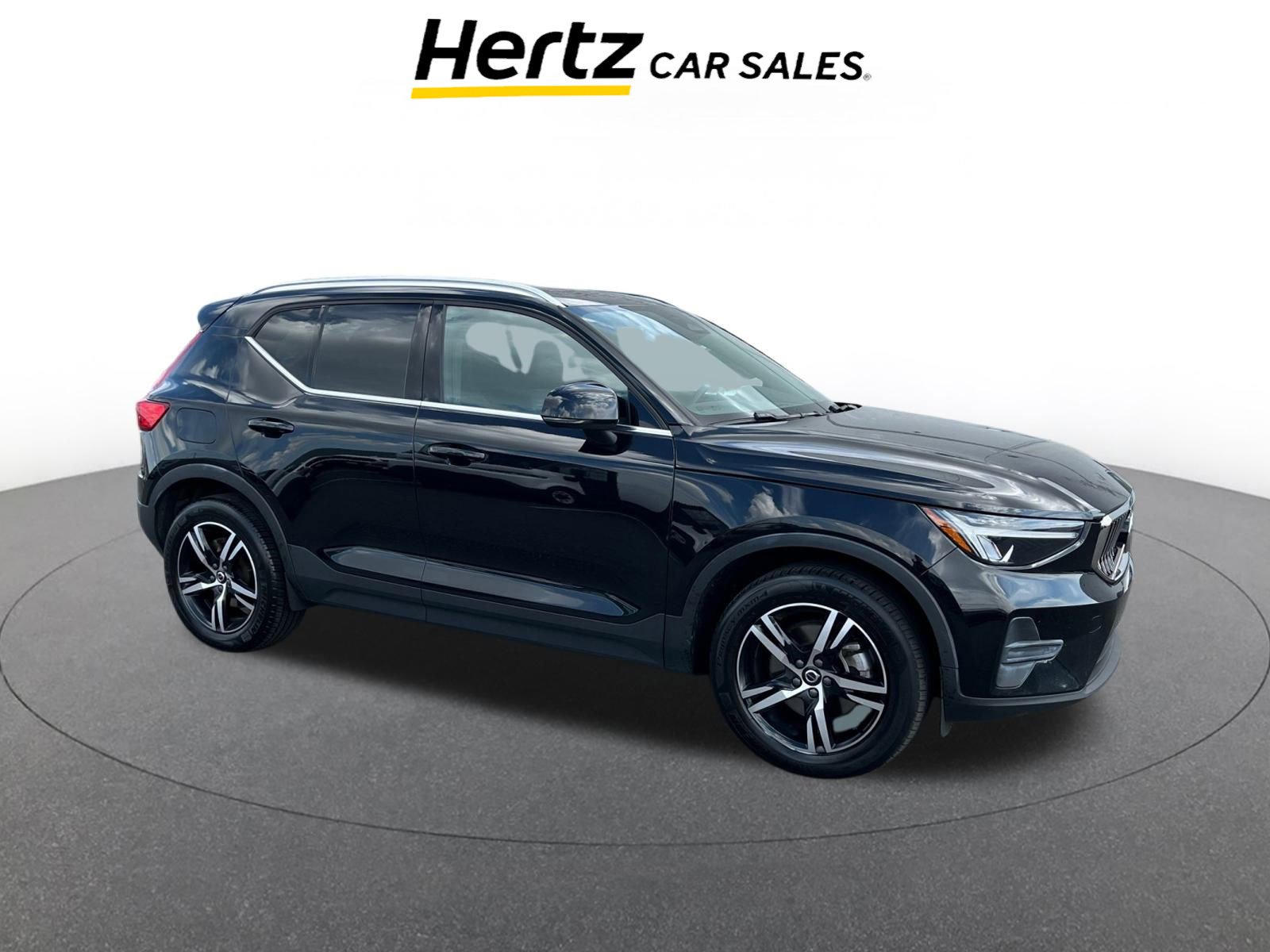 Used 2024 Volvo XC40 B5 Core image 1