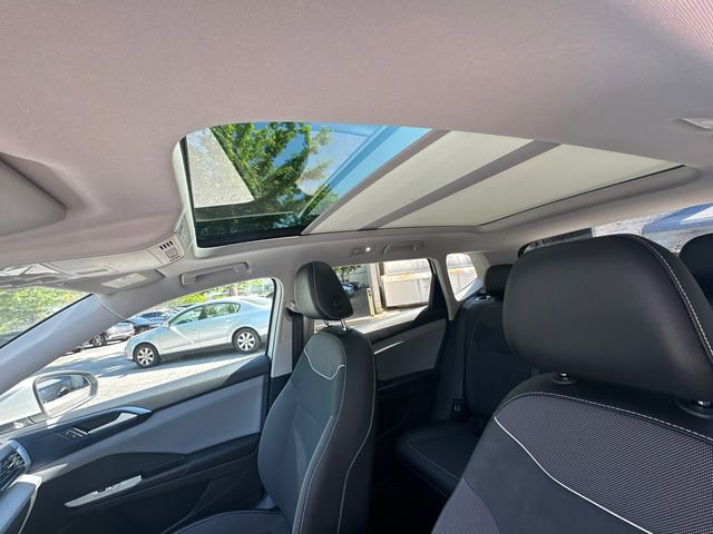 Used 2023 Volkswagen Taos SE w/ Panoramic Sunroof Package FWD image 32