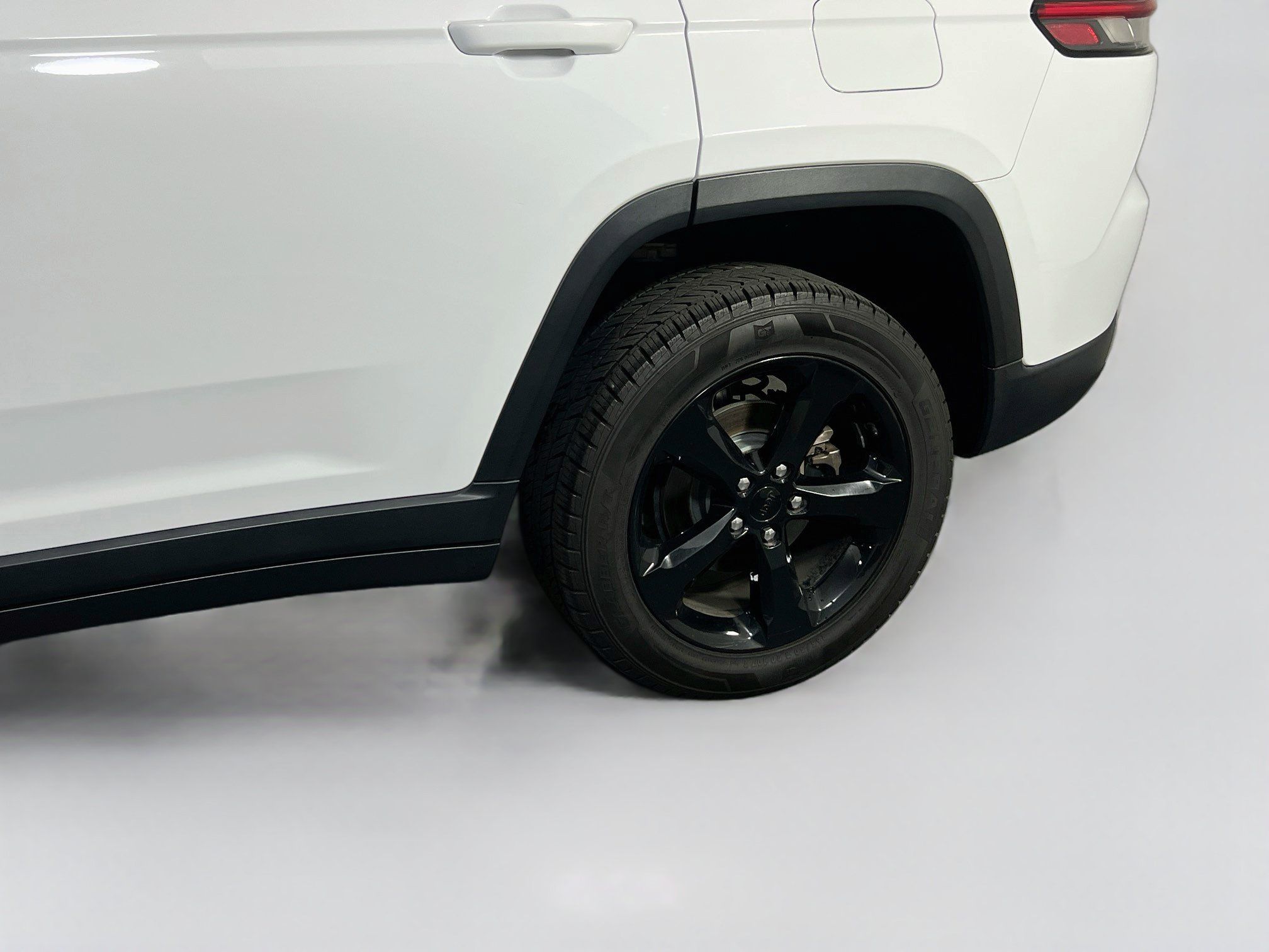 Used 2023 Jeep Grand Cherokee Altitude AWD/4WD image 30