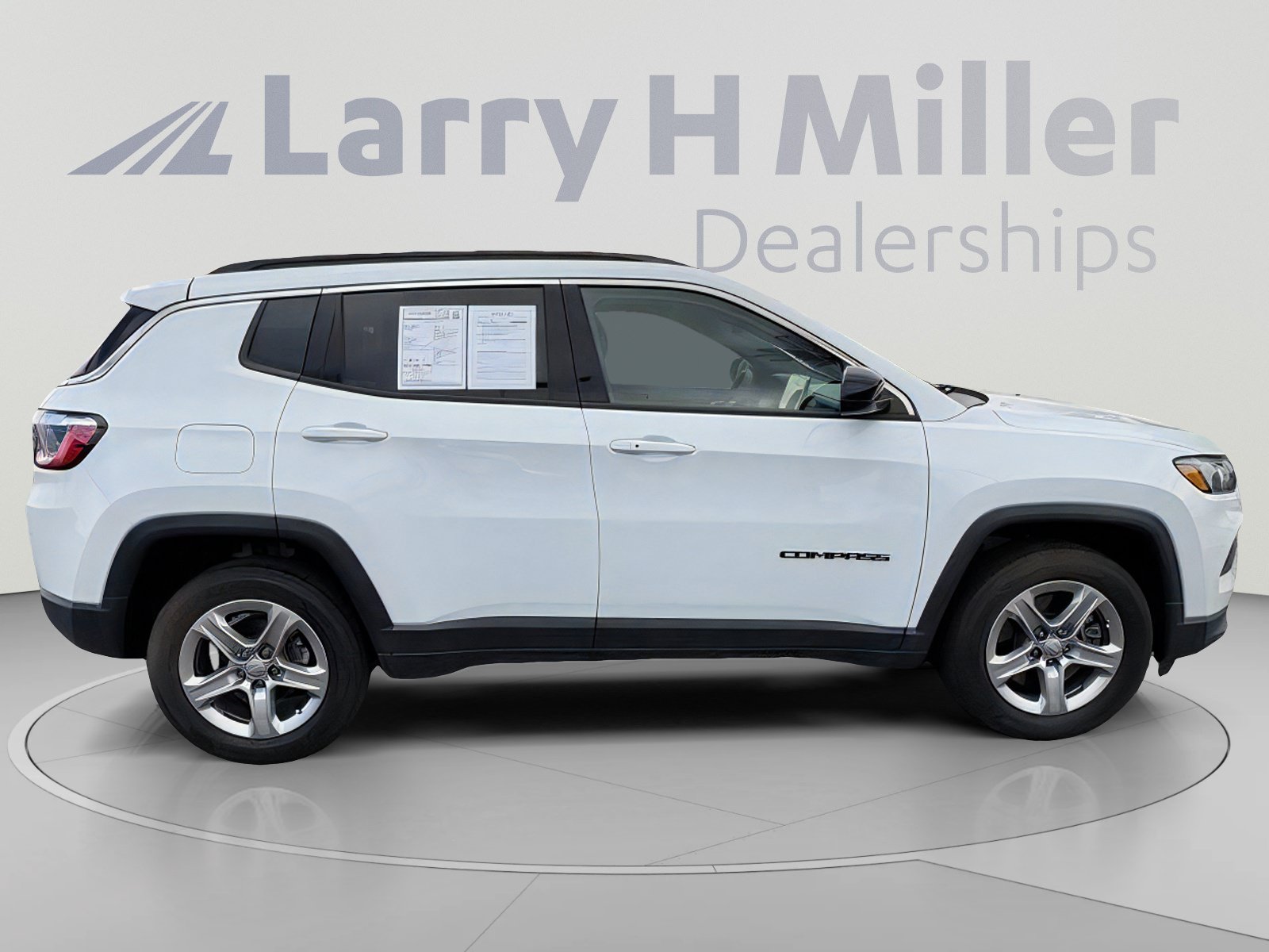 Used 2023 Jeep Compass Latitude AWD/4WD image 7