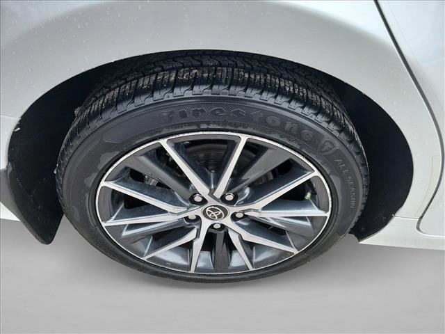 Used 2021 Toyota Camry XLE w/ Cold Weather Package image 12