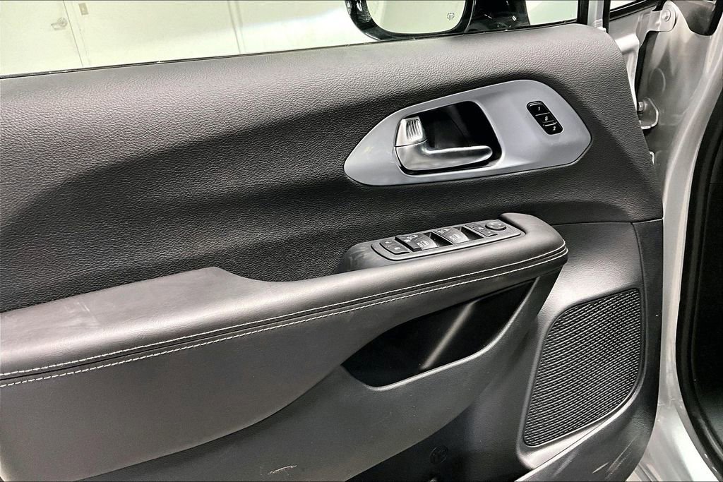 New 2026 Chrysler Pacifica Limited w/ S Appearance Package image 18
