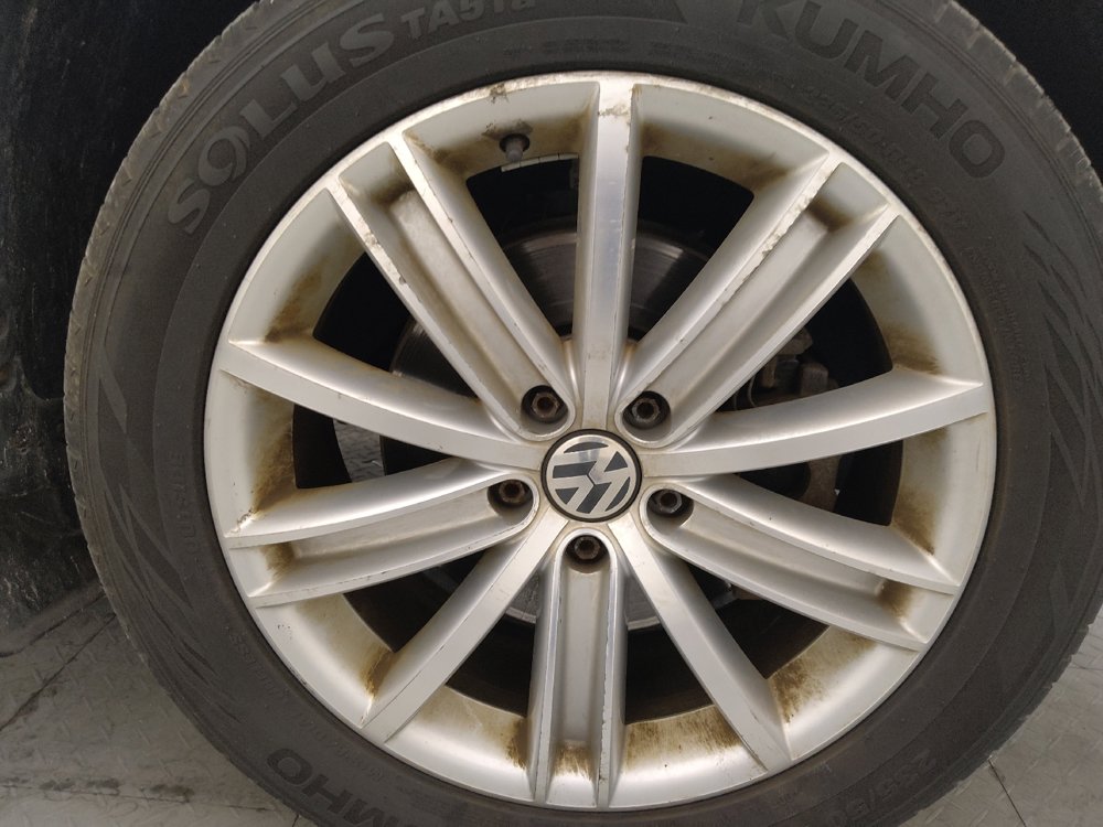 Used 2015 Volkswagen Tiguan SEL AWD/4WD image 31