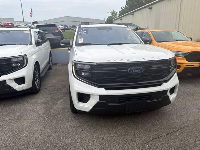 Used 2025 Ford Expedition Active AWD/4WD image 5