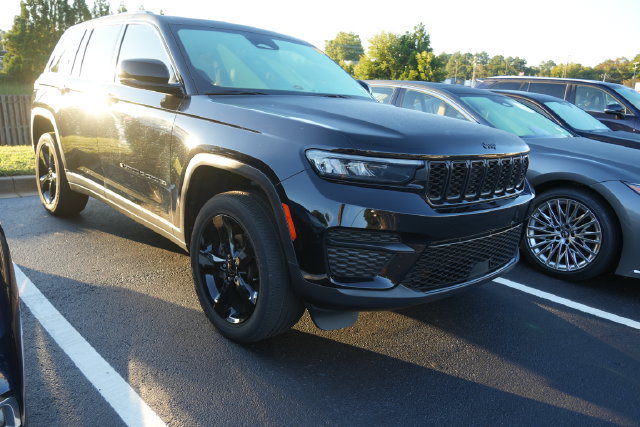 Used 2024 Jeep Grand Cherokee Altitude