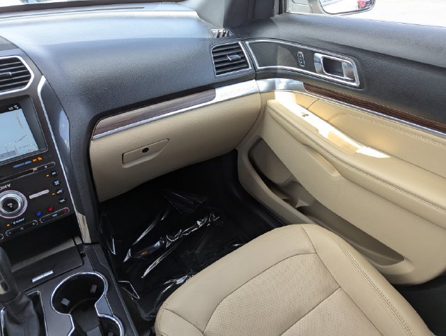 Used 2017 Ford Explorer Limited FWD image 18