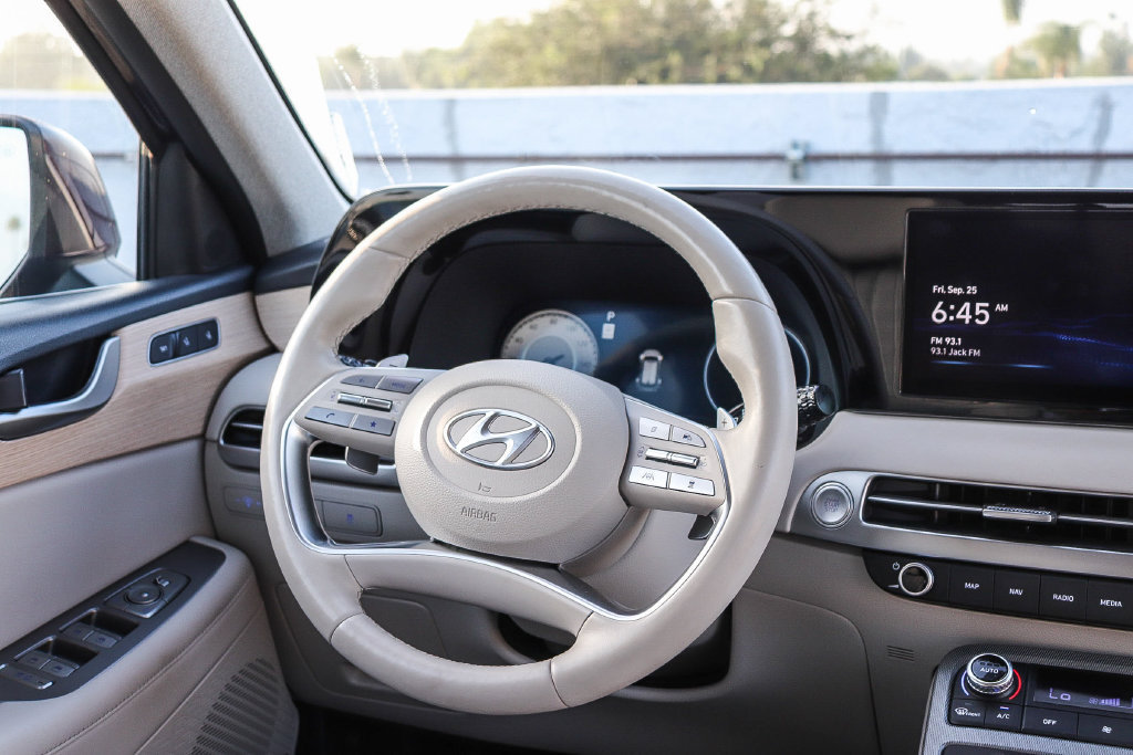 Used 2023 Hyundai Palisade Limited AWD/4WD image 17