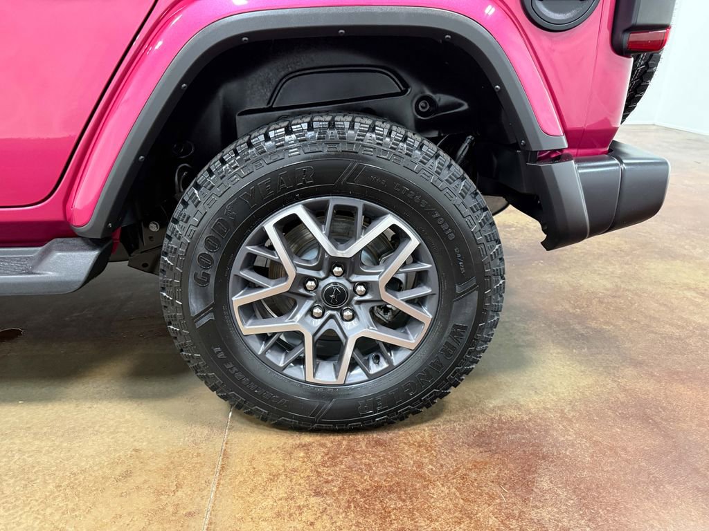 Used 2024 Jeep Wrangler Unlimited Sahara w/ Technology Group AWD/4WD image 90