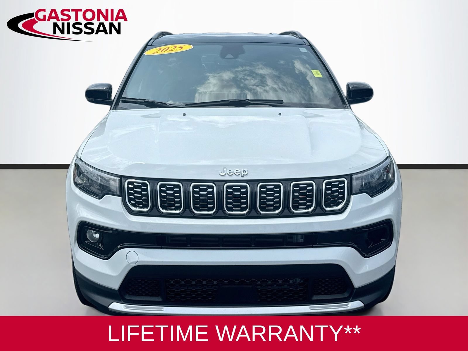 Used 2025 Jeep Compass Limited AWD/4WD image 2