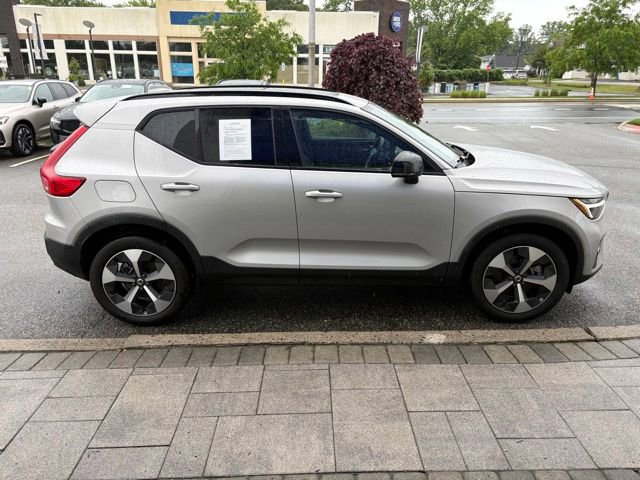 Used 2025 Volvo XC40 B5 Plus AWD/4WD image 6