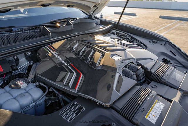 Used 2025 Lamborghini Urus SE image 15