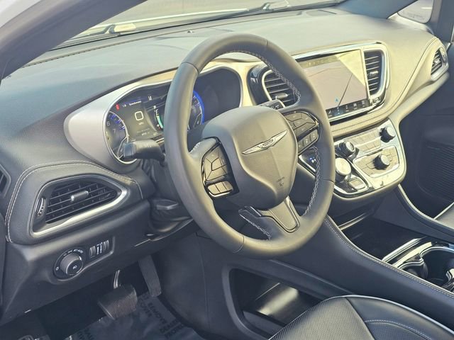 Used 2022 Chrysler Pacifica Limited w/ S Appearance Package image 16