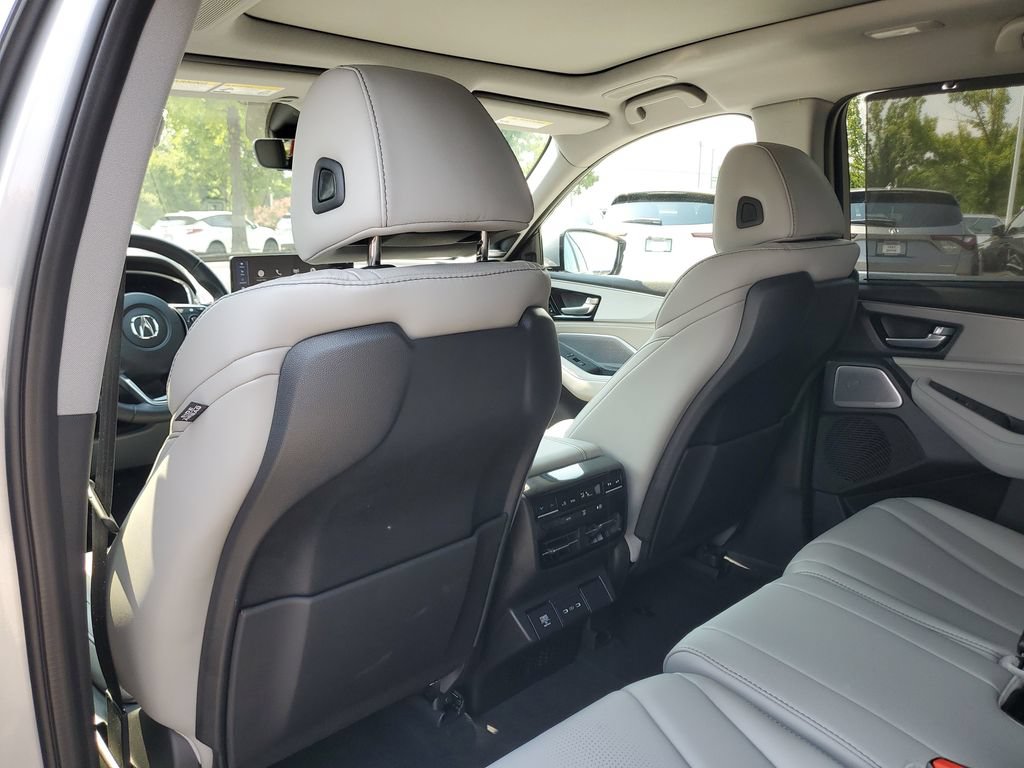 Certified 2026 Acura MDX w/ Technology Package FWD image 12