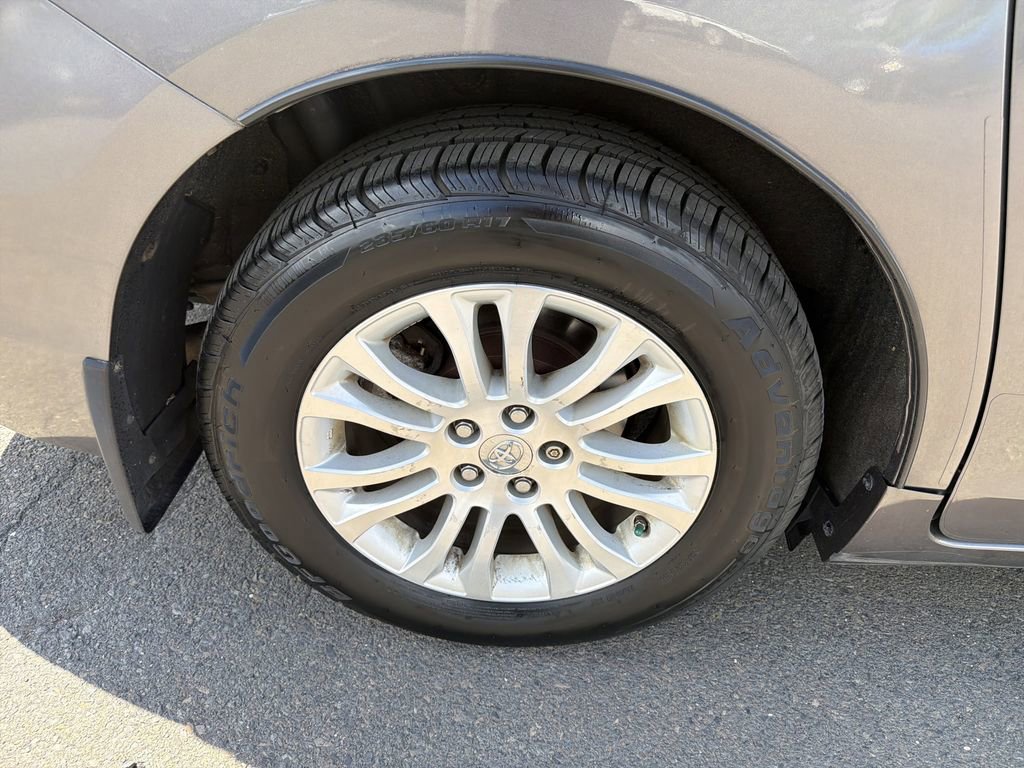 Used 2015 Toyota Sienna XLE Premium FWD image 31