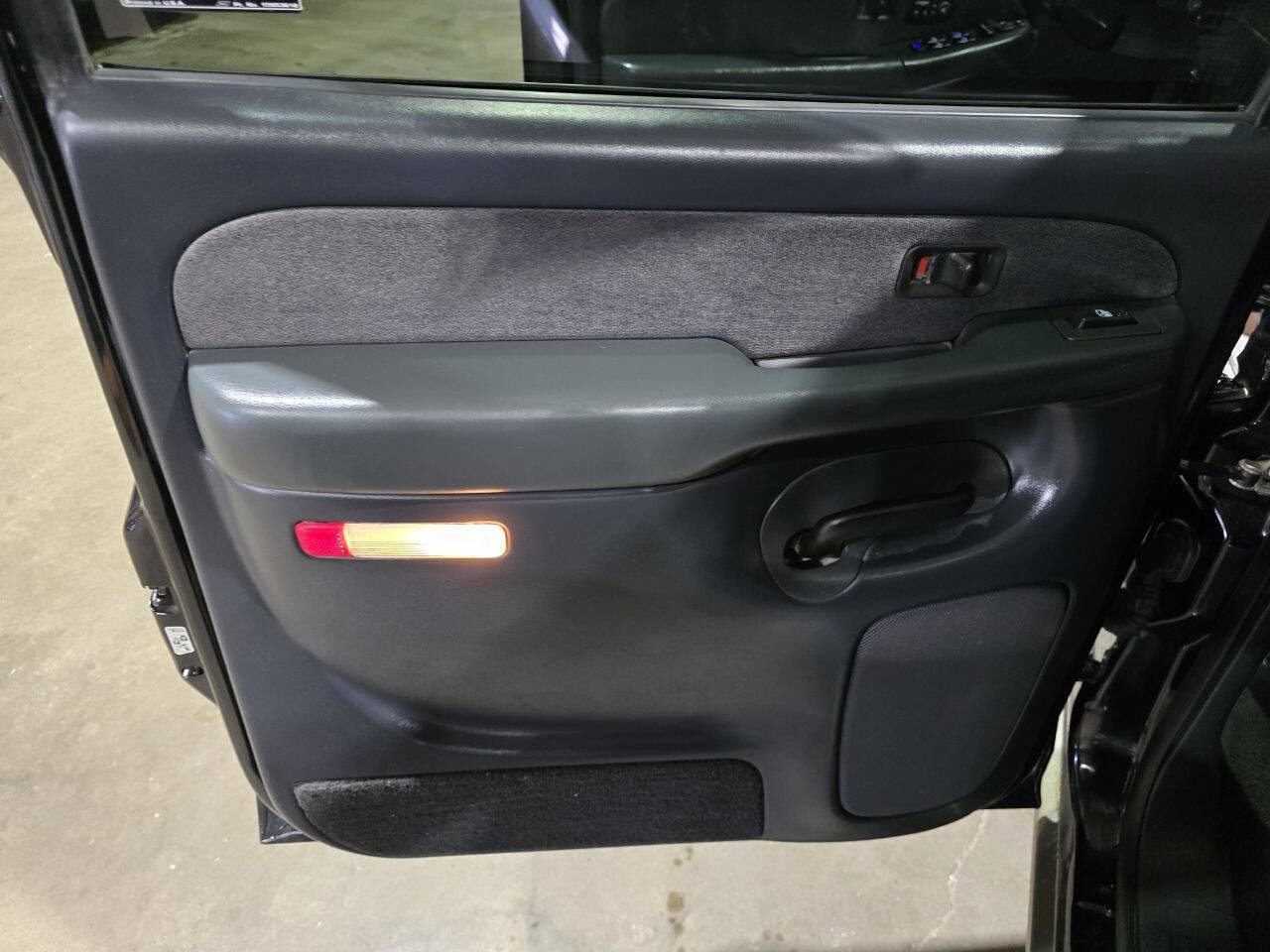 Used 2002 Chevrolet Silverado 1500 LT w/ Off-Road Skid Plate Pkg AWD/4WD image 31