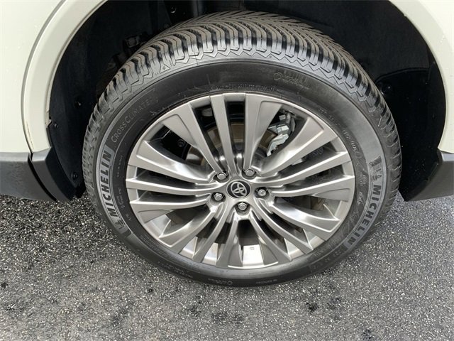 Used 2022 Toyota Venza Limited image 35
