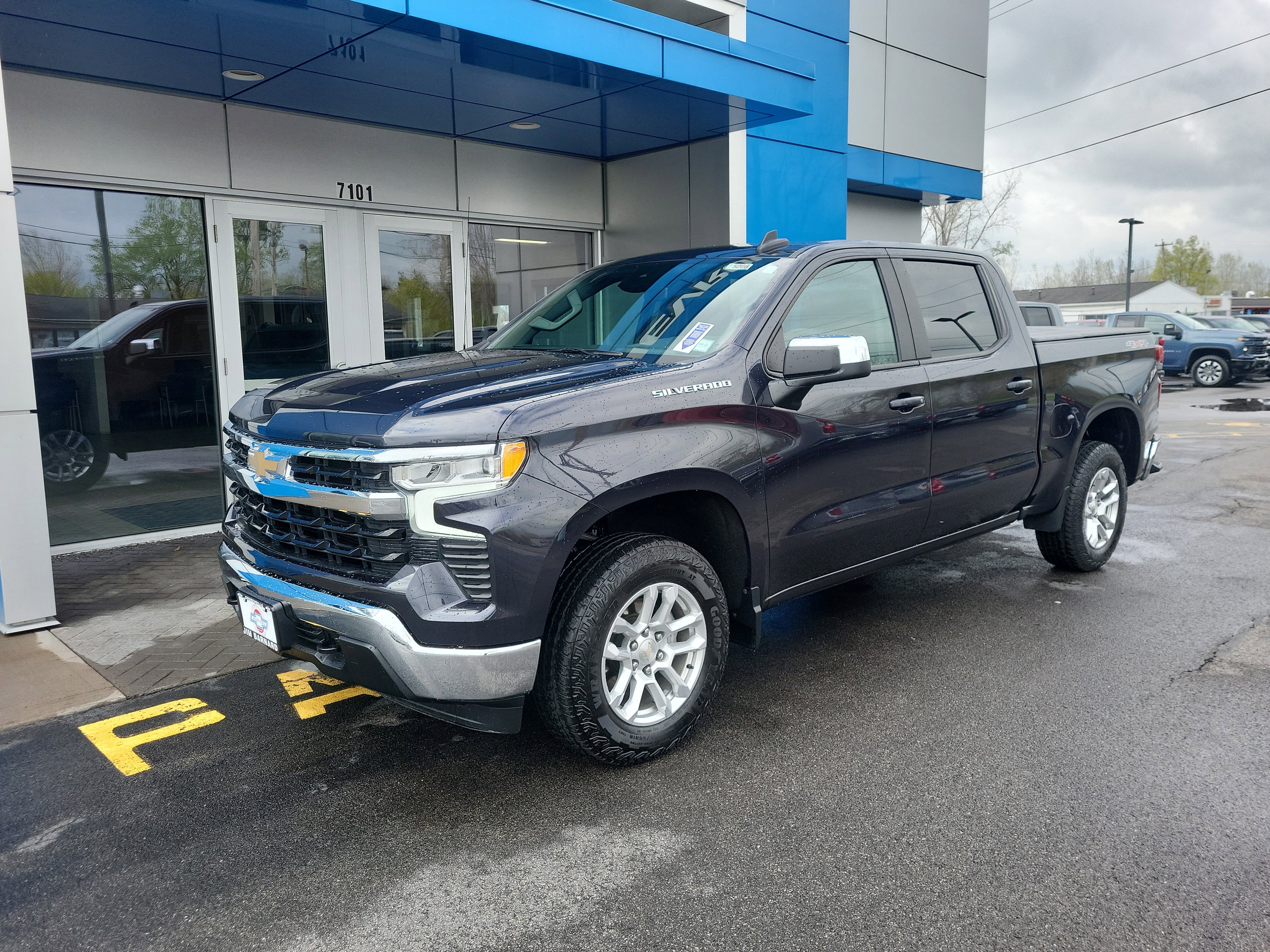 Certified 2022 Chevrolet Silverado 1500 LT image 2