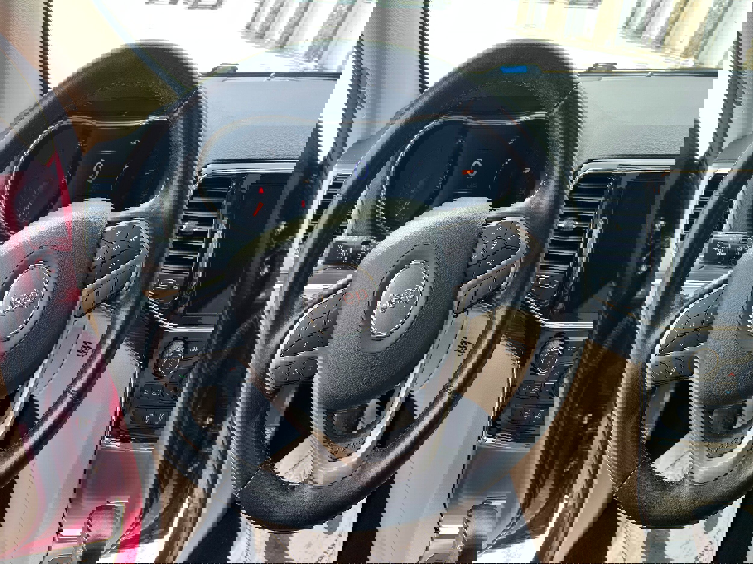 Used 2021 Jeep Grand Cherokee Limited image 15