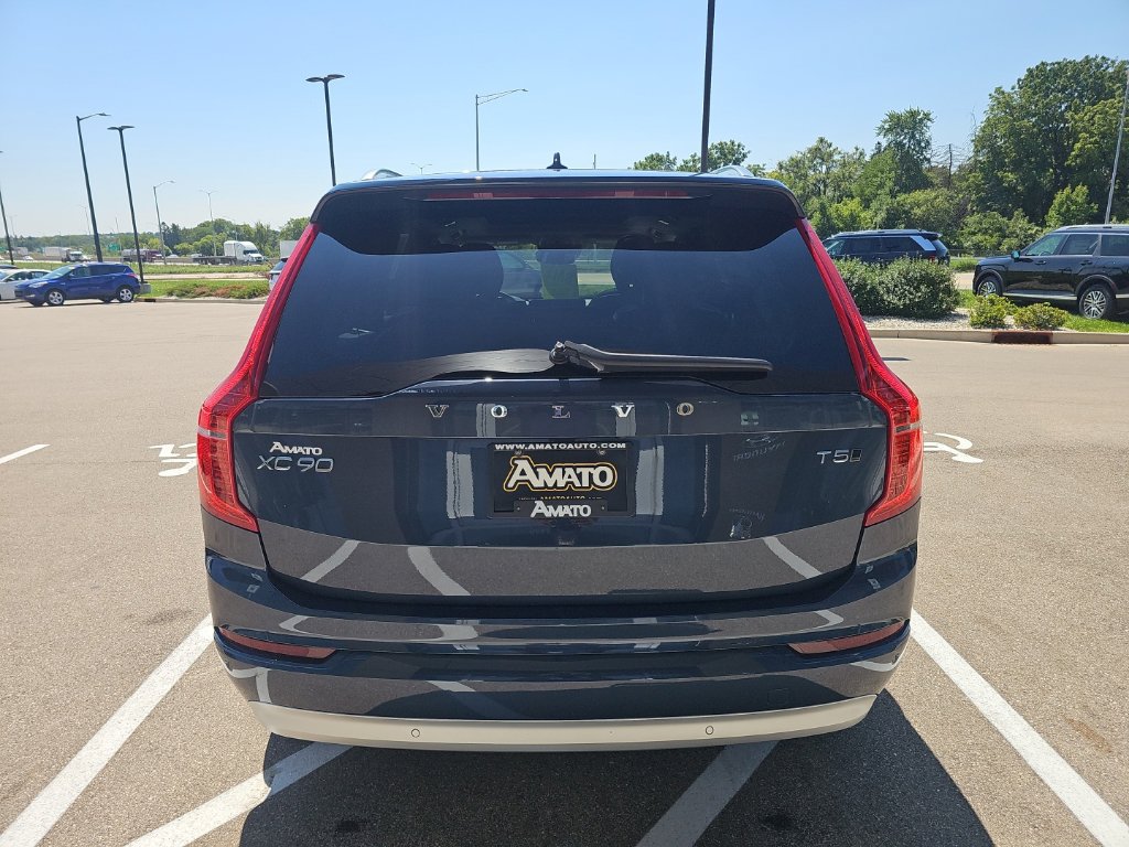 Used 2022 Volvo XC90 T5 Momentum AWD/4WD image 4