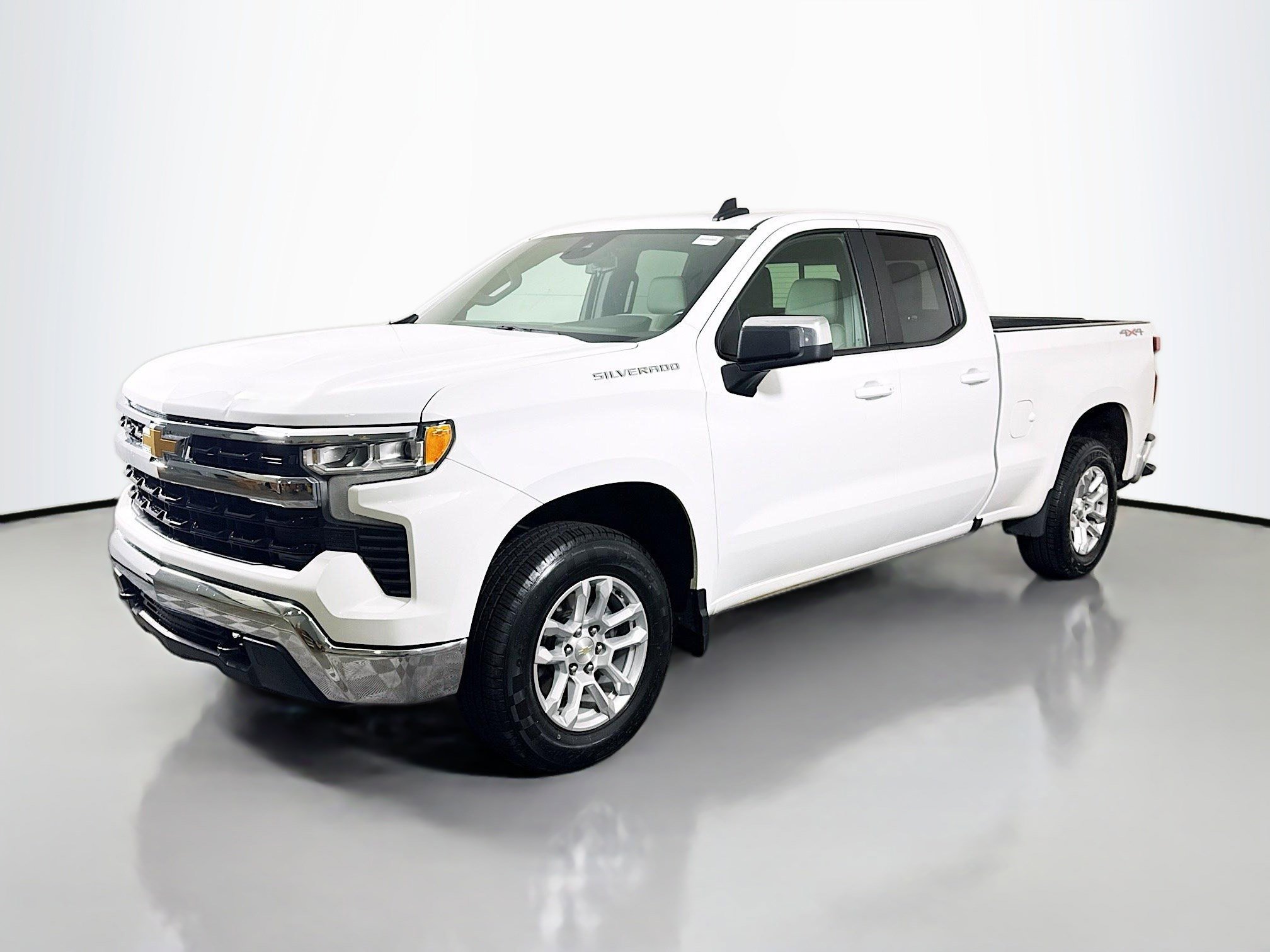 Used 2022 Chevrolet Silverado 1500 LT w/ Convenience Package II image 4