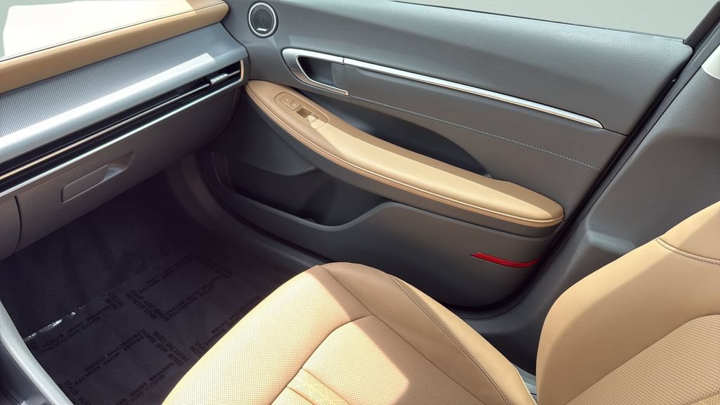Certified 2025 Hyundai Sonata Limited FWD image 13
