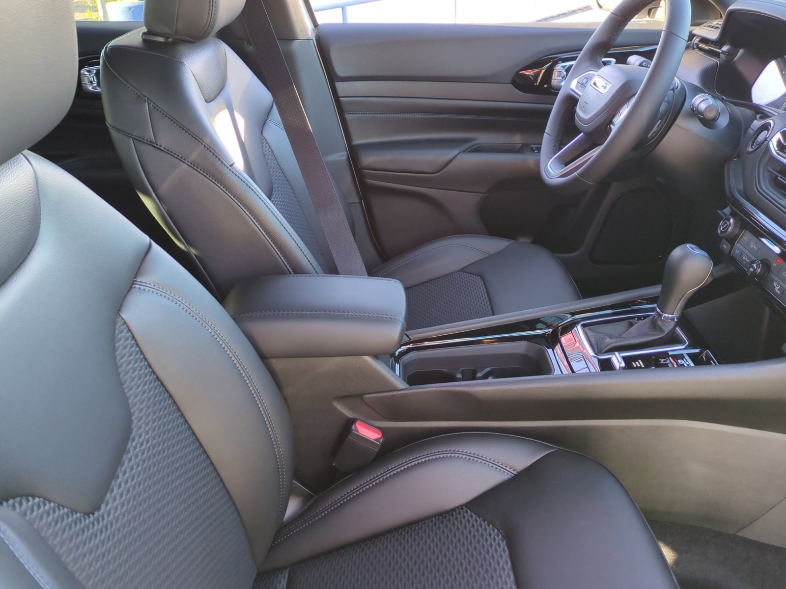 New 2026 Jeep Compass Latitude image 19