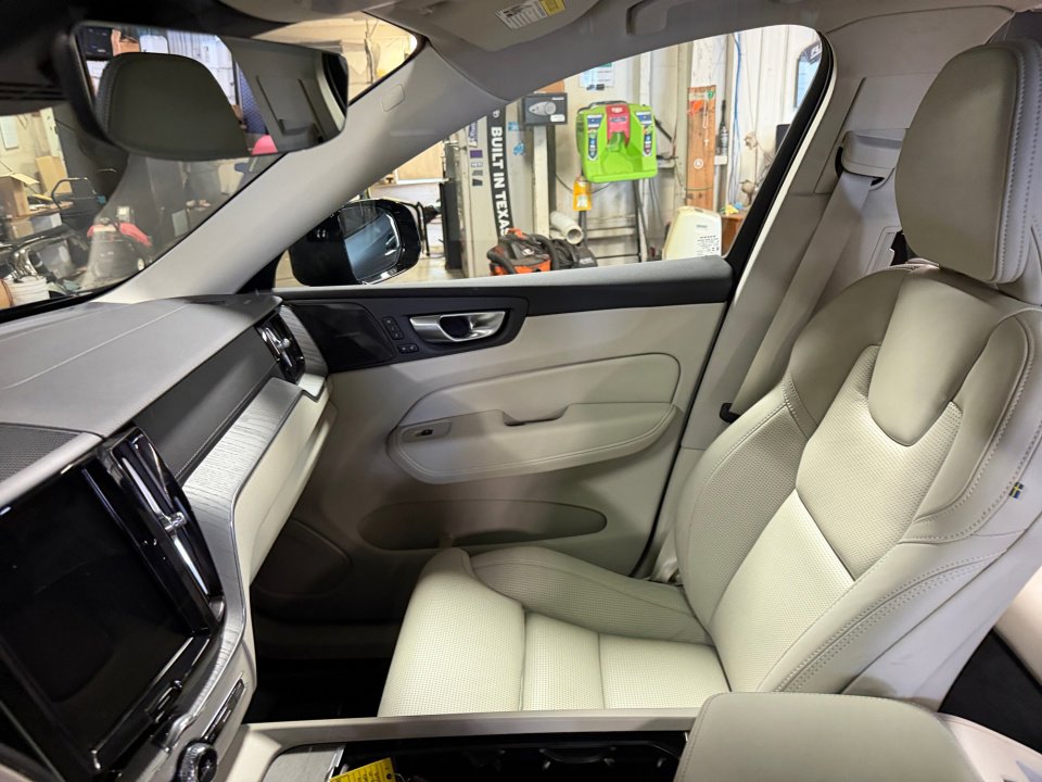 Used 2025 Volvo XC60 T8 Ultra w/ Protection Package Premier AWD/4WD image 32