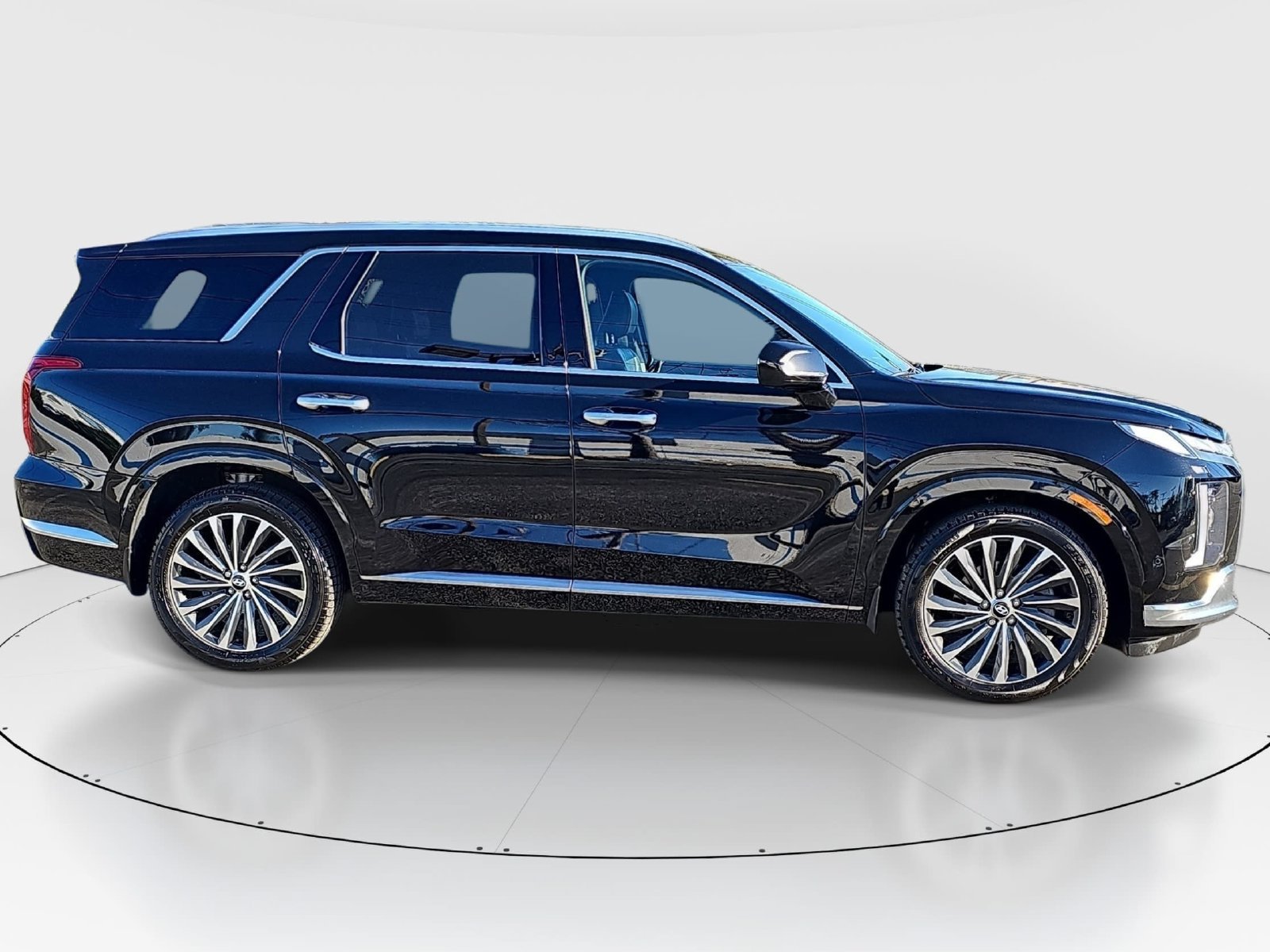 Used 2023 Hyundai Palisade Calligraphy FWD image 4