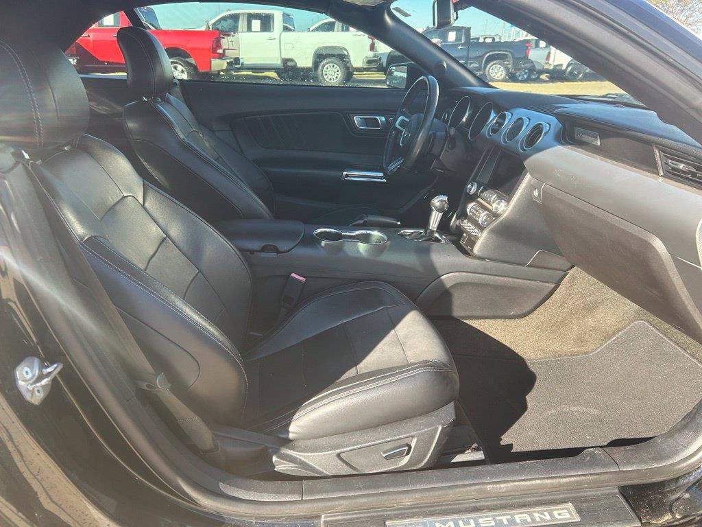 Used 2018 Ford Mustang Premium RWD image 3