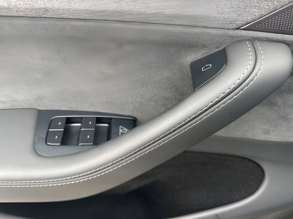 Used 2026 Tesla Model Y Long Range image 28