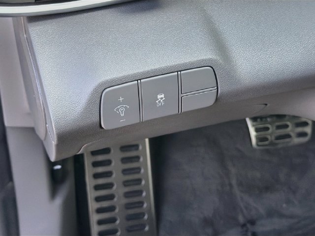 Certified 2026 Hyundai Elantra Sport FWD image 11