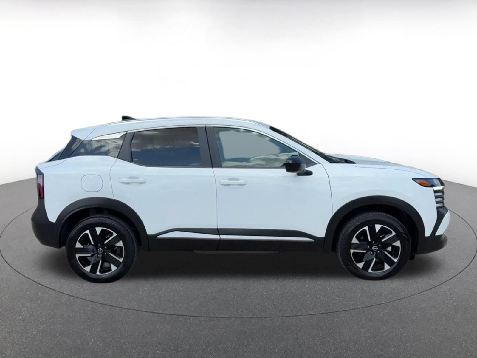 Used 2026 Nissan Kicks SV w/ Cold Weather Package AWD/4WD image 16