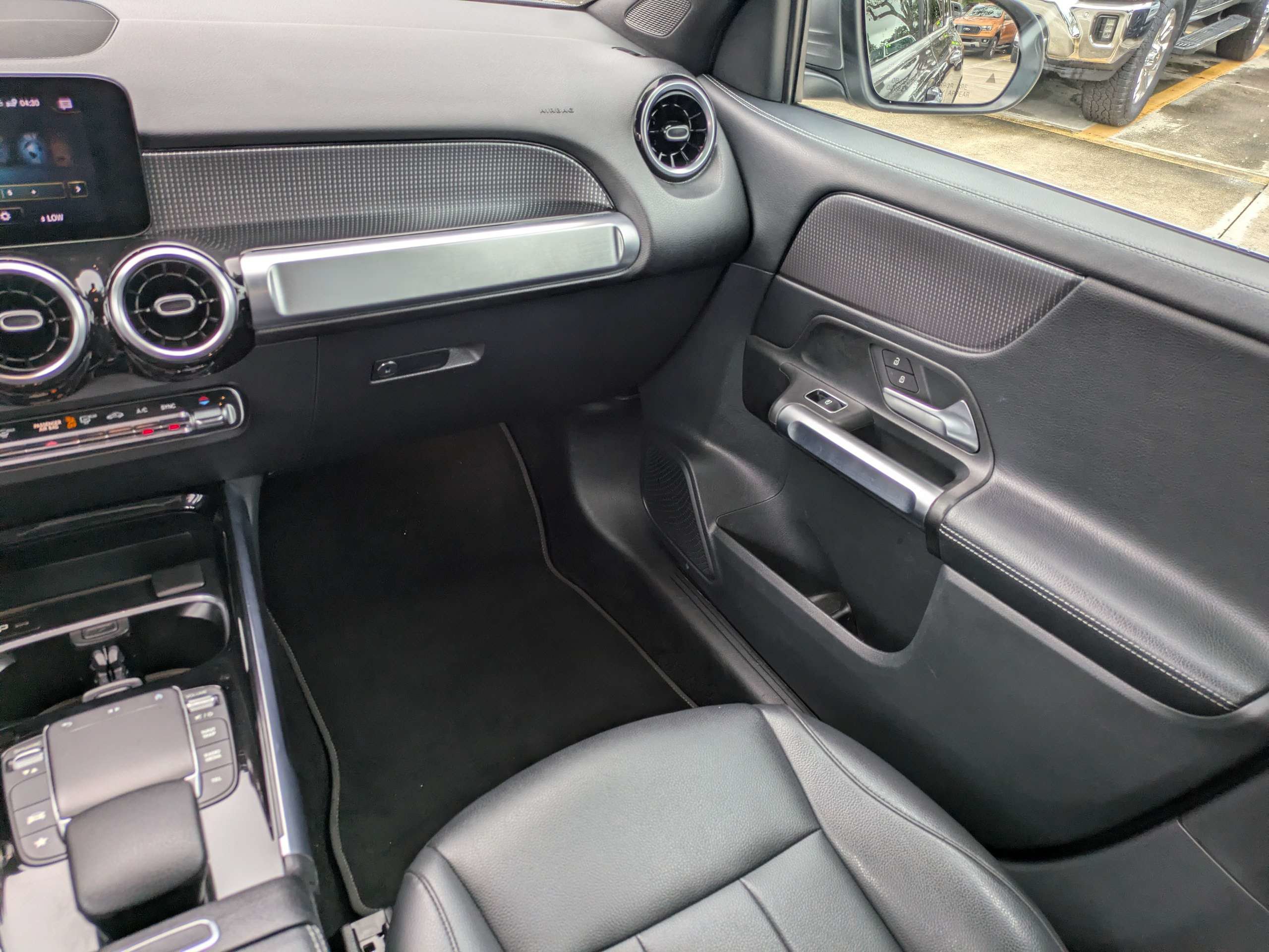 Used 2022 Mercedes-Benz GLB 250 4MATIC image 18