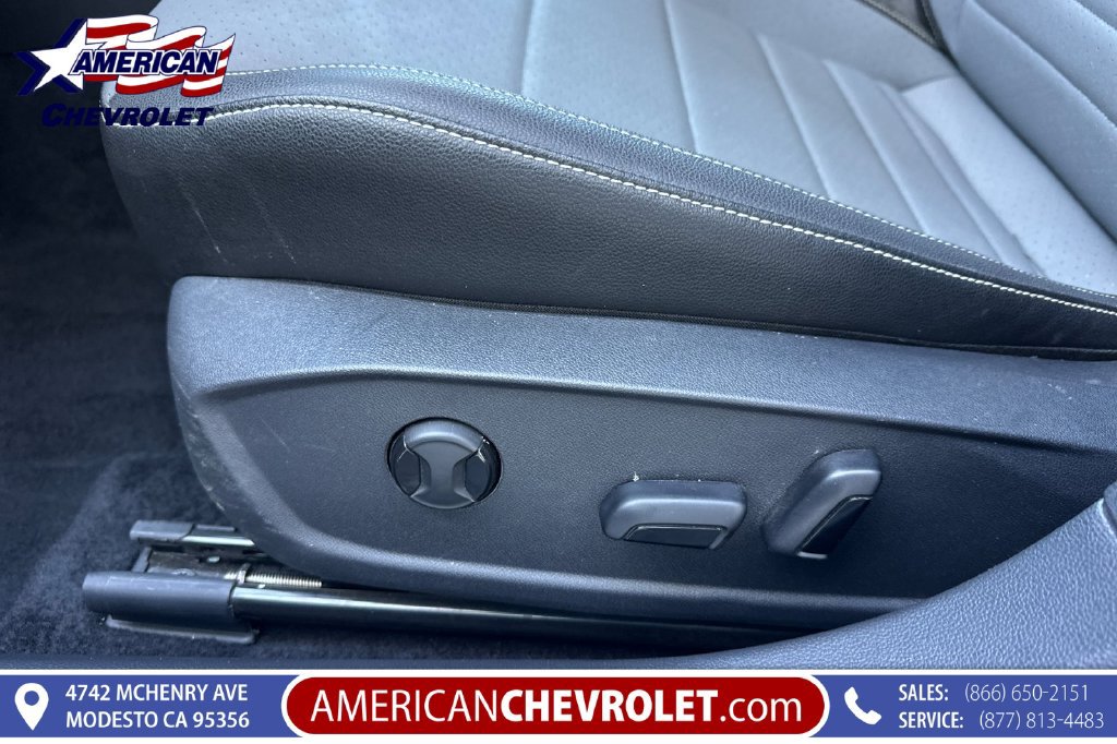 Used 2025 Volkswagen Jetta SE FWD image 14