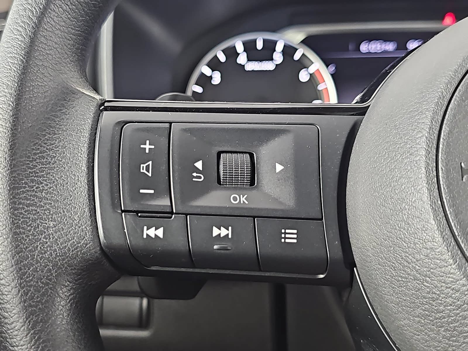 Used 2021 Nissan Rogue SV FWD image 16