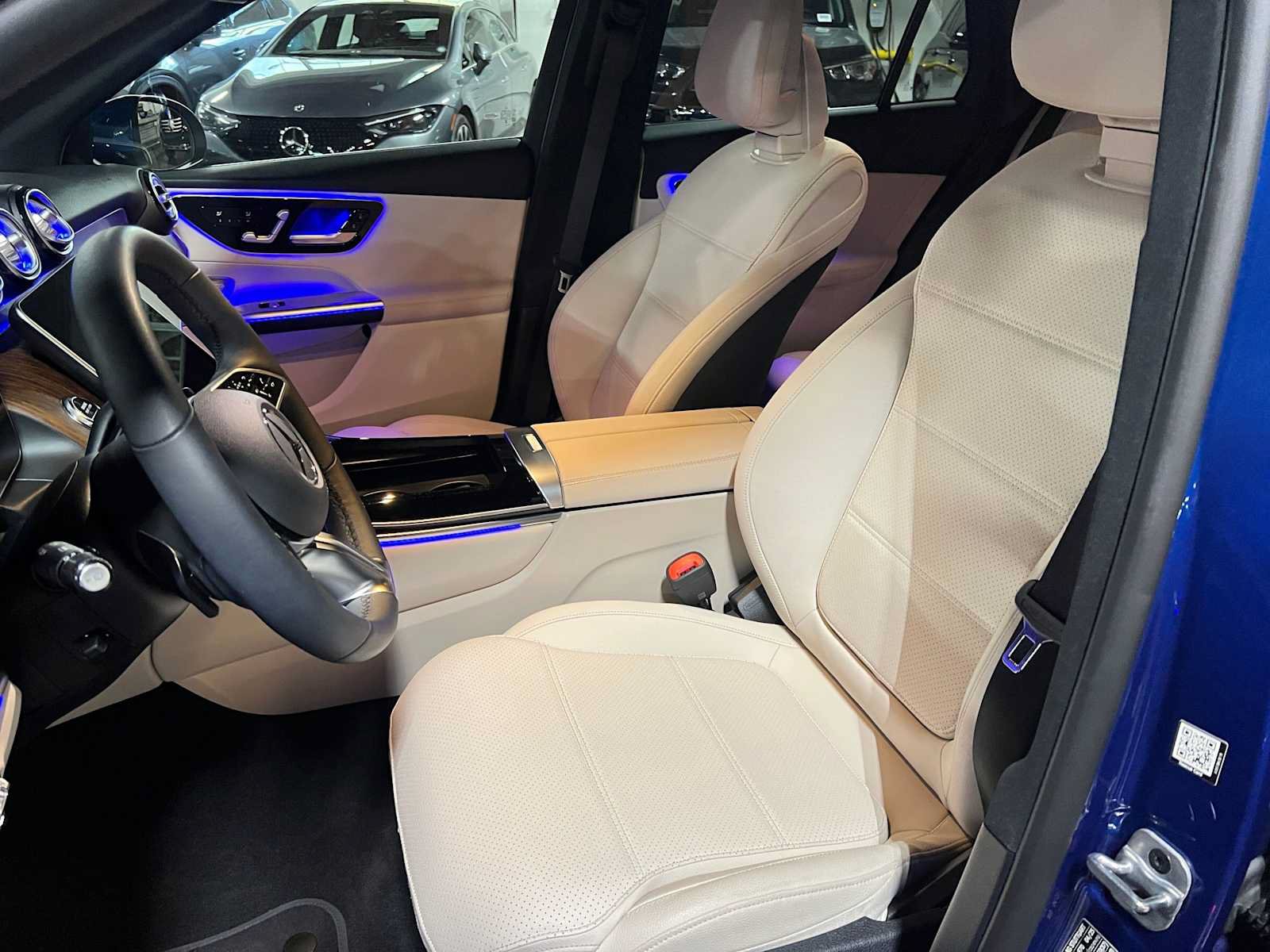 Used 2025 Mercedes-Benz GLC 300 image 23