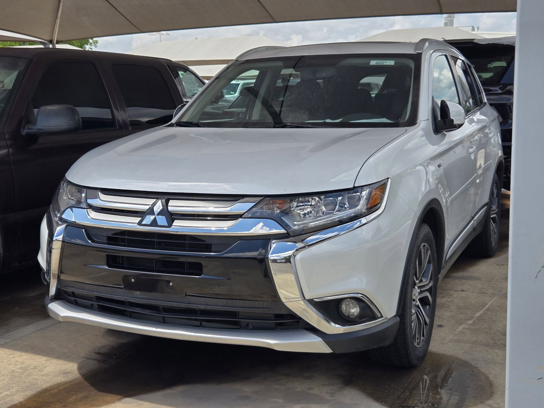 Used 2016 Mitsubishi Outlander GT image 3
