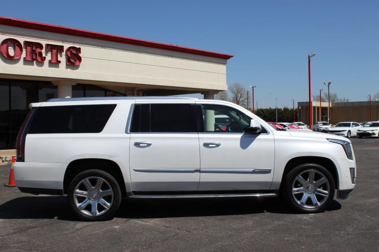 Used 2018 Cadillac Escalade ESV Luxury AWD/4WD image 3