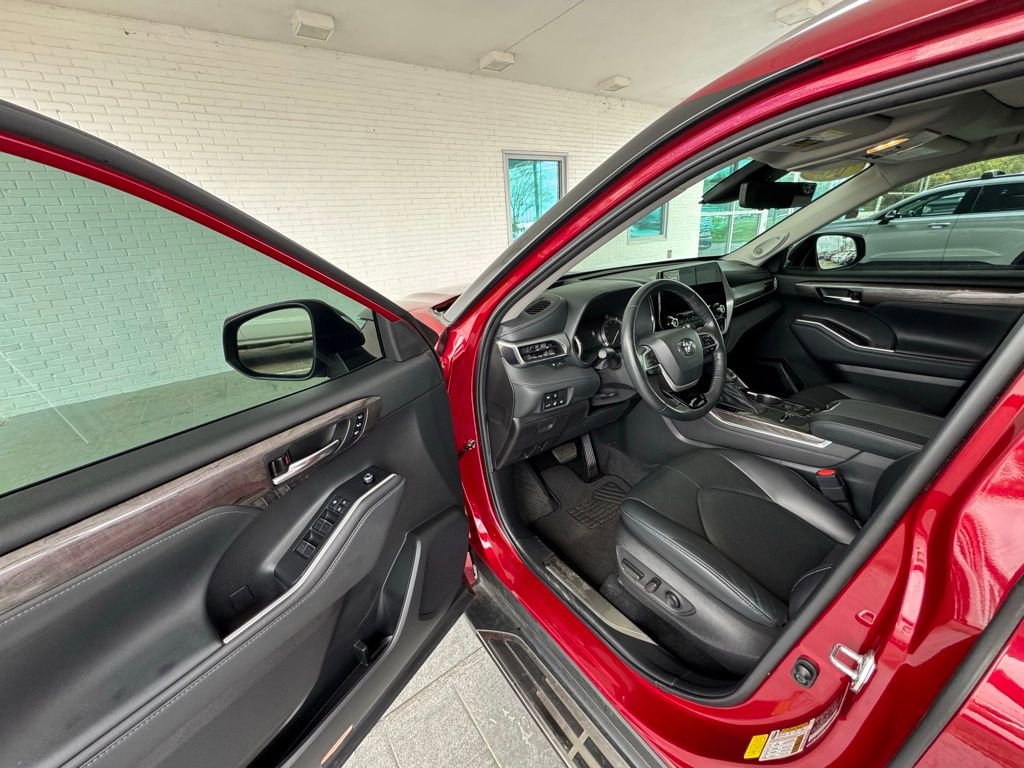 Used 2022 Toyota Highlander Platinum image 10