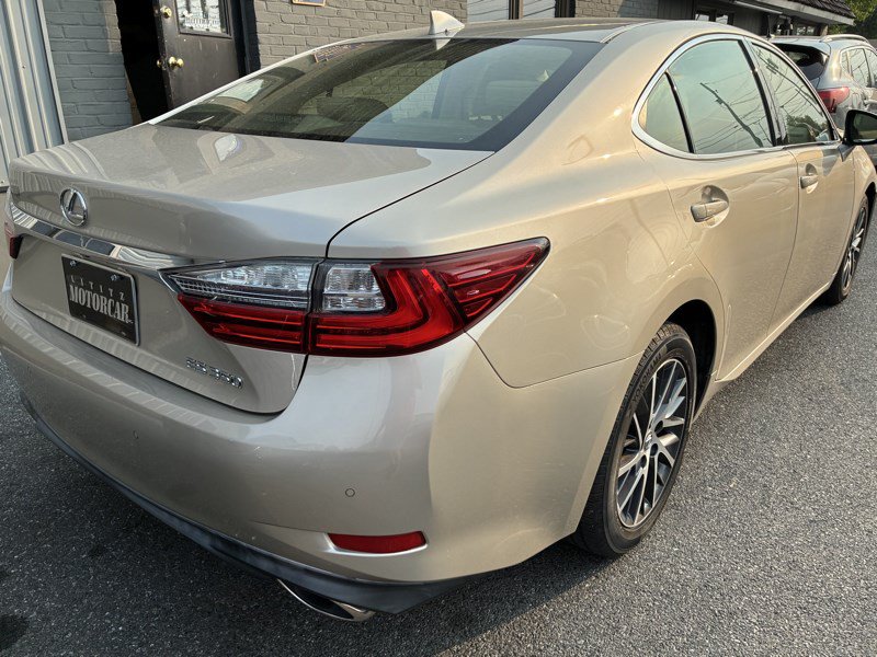 Used 2017 Lexus ES 350 w/ Navigation System Package FWD image 4