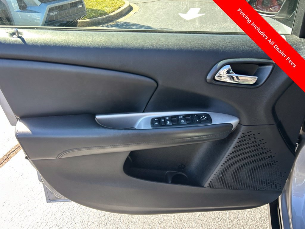 Used 2016 Dodge Journey SXT w/ Comfort/Convenience Group FWD image 4