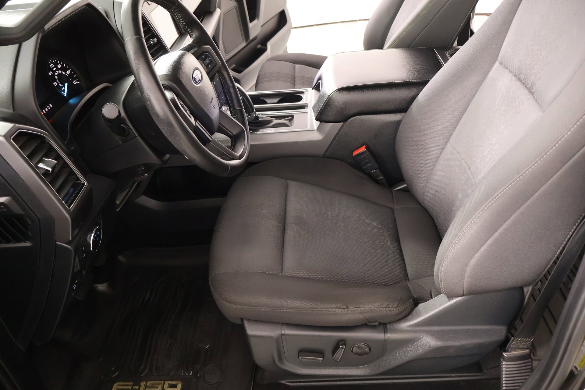 Used 2019 Ford F150 XLT w/ Equipment Group 302A Luxury AWD/4WD image 13