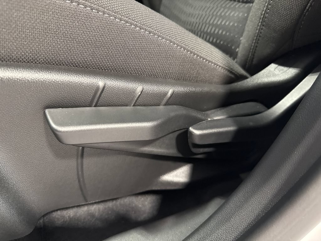 New 2026 Chevrolet Equinox LT w/ Safety and Technology Package FWD image 30