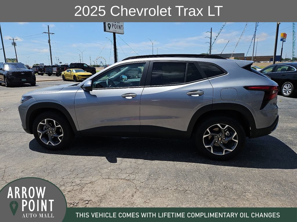 Used 2025 Chevrolet Trax LT w/ LT Convenience Package FWD image 7