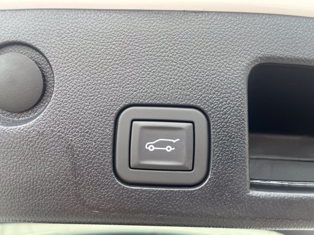 New 2027 Chevrolet Equinox LT w/ Convenience Package II FWD image 13