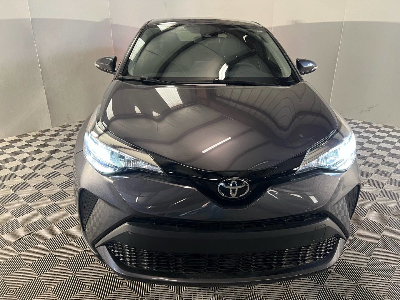 Used 2021 Toyota C-HR LE image 3