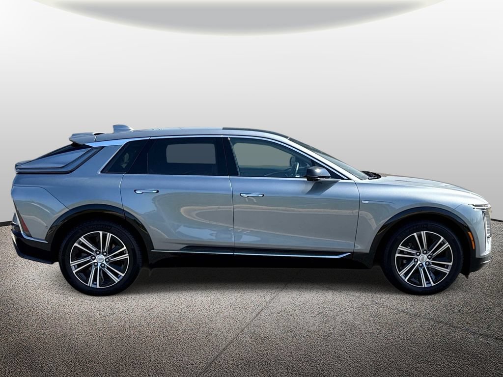 Used 2024 Cadillac Lyriq Luxury AWD/4WD image 4