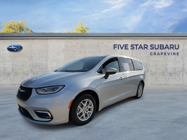 Used 2023 Chrysler Pacifica Touring-L FWD image 4