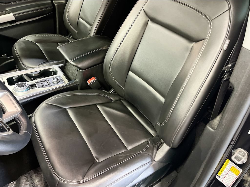 Used 2023 Ford Explorer XLT w/ Equipment Group 202A AWD/4WD image 19