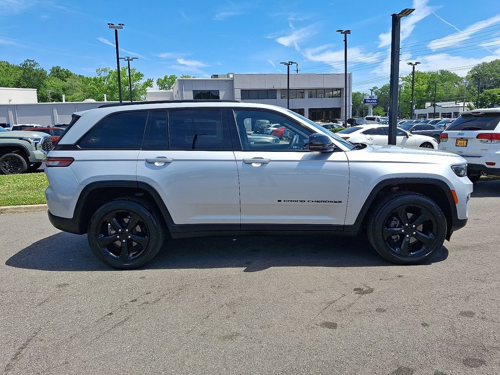 Certified 2023 Jeep Grand Cherokee Altitude AWD/4WD image 7